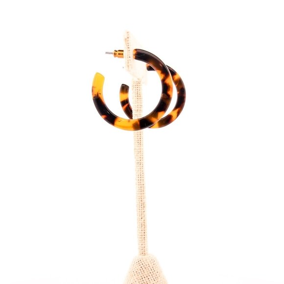 MINIMALIST TORTOISE Resin Hoop Earrings - Picture 7 of 8